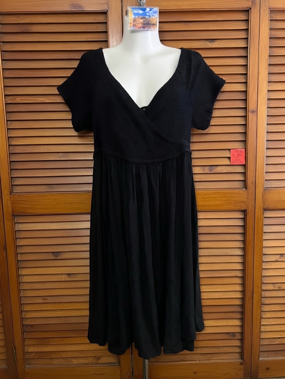 TORRID  Black Short Sleeve V-Neck Midi Dress 2 NWT